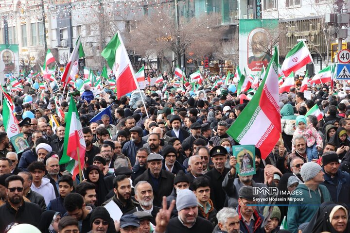 راهپیمایی یوم الله 22 بهمن در مشهد