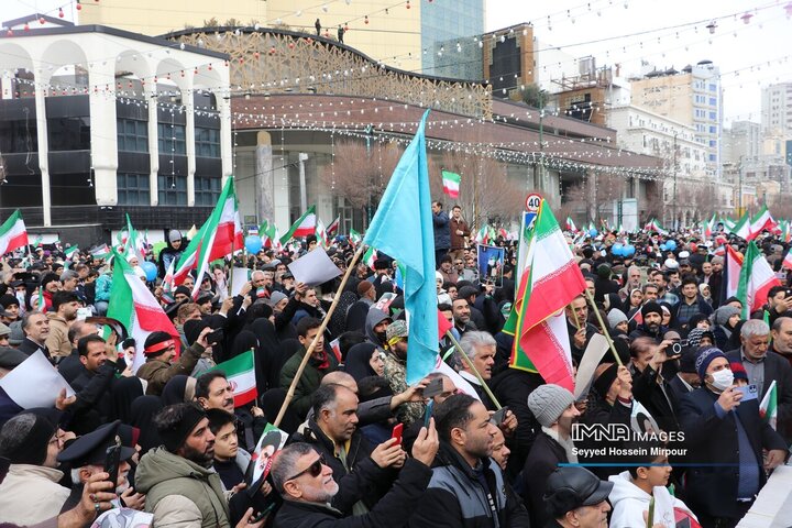 راهپیمایی یوم الله 22 بهمن در مشهد