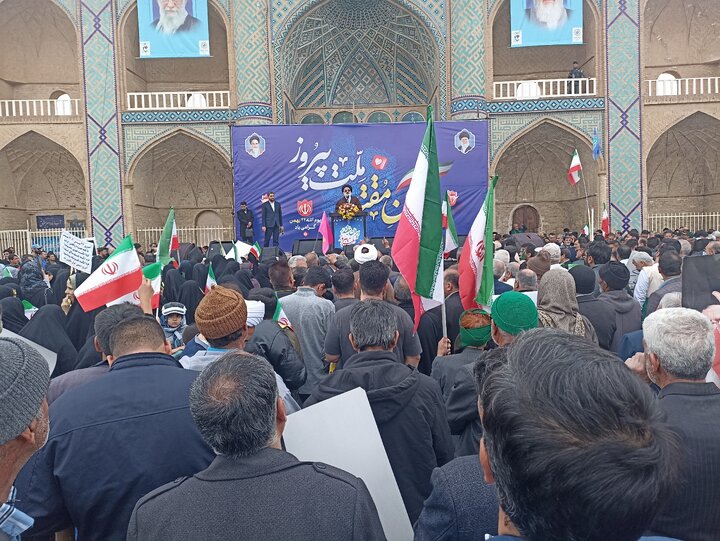 حضور در ۲۲ بهمن لبیک به رهبری و پیام اقتدار به دشمن بود