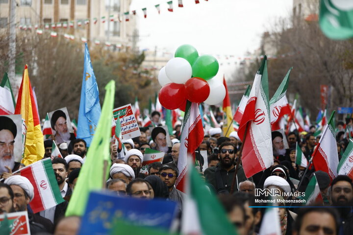 راهپیمایی یوم الله 22 بهمن در قم