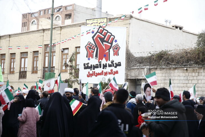 راهپیمایی یوم الله 22 بهمن در قم