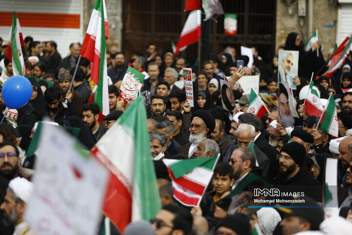 راهپیمایی یوم الله 22 بهمن در قم