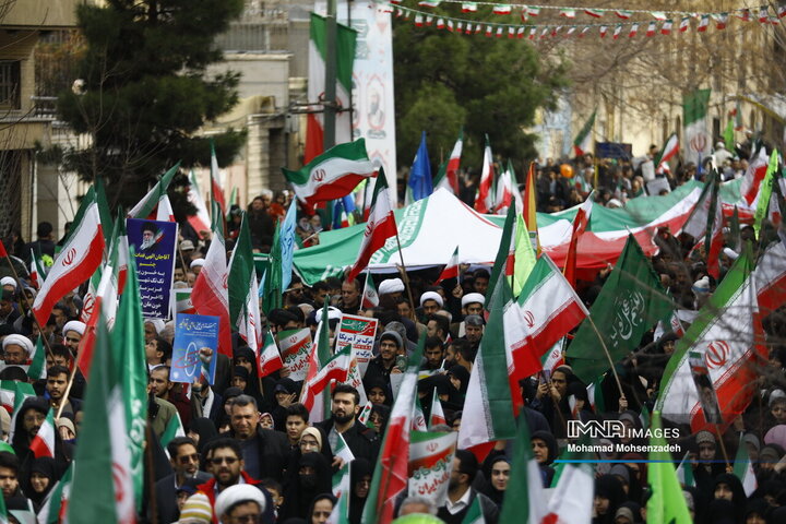 راهپیمایی یوم الله 22 بهمن در قم