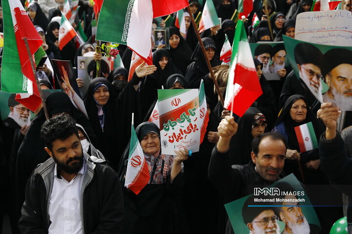 راهپیمایی یوم الله 22 بهمن در قم