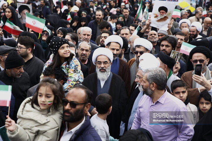 راهپیمایی یوم الله 22 بهمن در قم