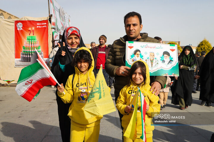 آینده‌سازان ایران پای کار انقلاب