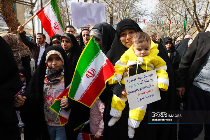 آینده‌سازان ایران پای کار انقلاب