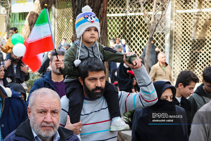 آینده‌سازان ایران پای کار انقلاب