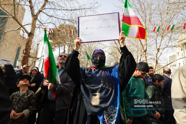 آینده‌سازان ایران پای کار انقلاب