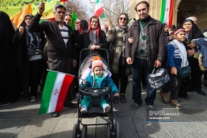 آینده‌سازان ایران پای کار انقلاب