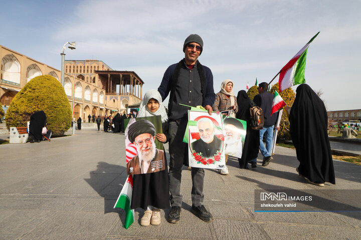 آینده‌سازان ایران پای کار انقلاب