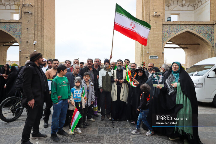 آینده‌سازان ایران پای کار انقلاب