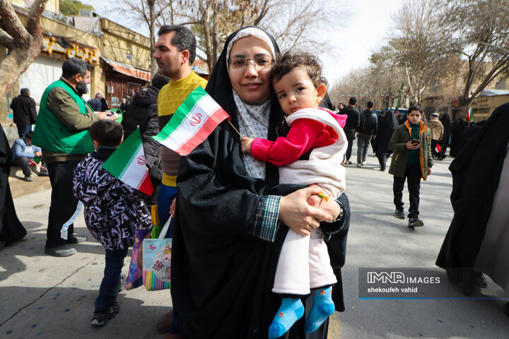 آینده‌سازان ایران پای کار انقلاب