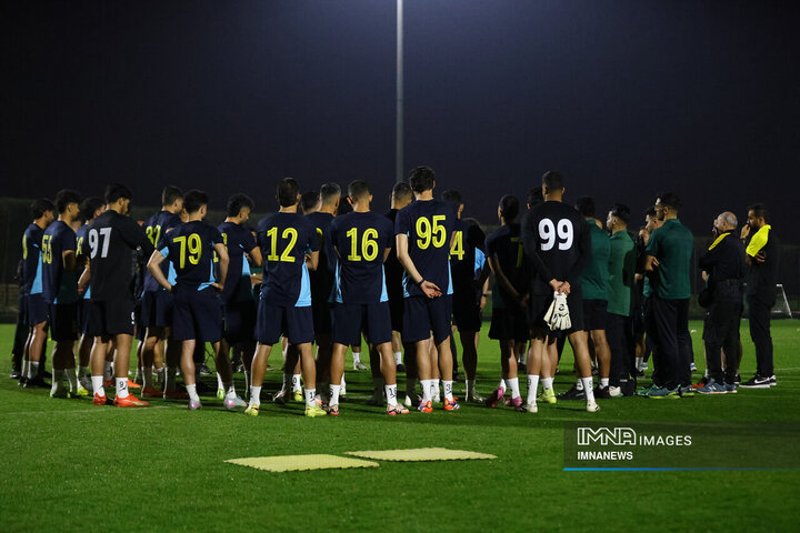 خروج سپاهانی‌ها از هتل و حرکت به سمت استادیوم الثمامه + فیلم