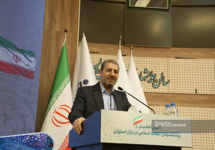 تجلیل از پیشکسوتان انقلاب اسلامی در بازار بزرگ اصفهان