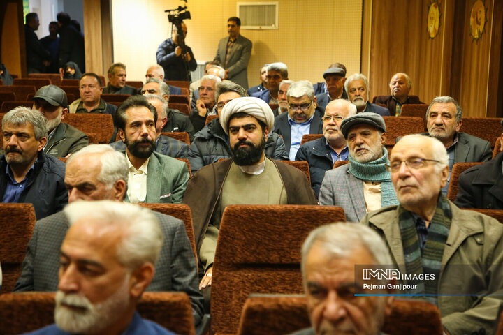 آیین تجلیل از پیشکسوتان انقلاب اسلامی در بازار اصفهان