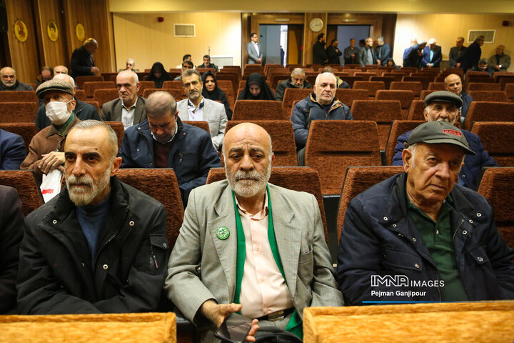 آیین تجلیل از پیشکسوتان انقلاب اسلامی در بازار اصفهان