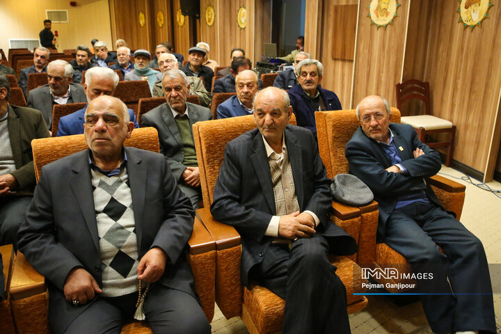 آیین تجلیل از پیشکسوتان انقلاب اسلامی در بازار اصفهان