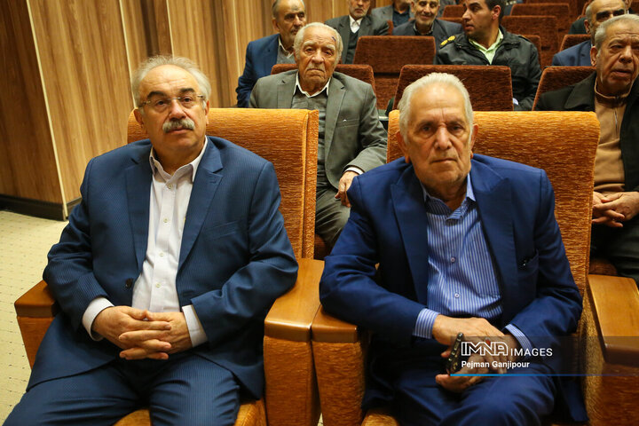 آیین تجلیل از پیشکسوتان انقلاب اسلامی در بازار اصفهان