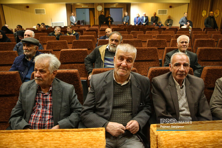 آیین تجلیل از پیشکسوتان انقلاب اسلامی در بازار اصفهان