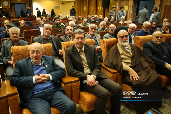 آیین تجلیل از پیشکسوتان انقلاب اسلامی در بازار اصفهان