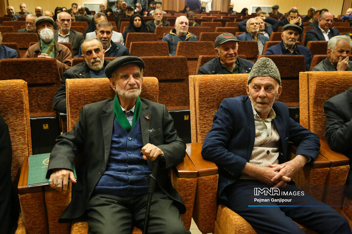 آیین تجلیل از پیشکسوتان انقلاب اسلامی در بازار اصفهان