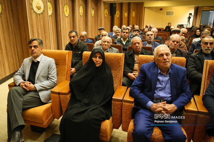 آیین تجلیل از پیشکسوتان انقلاب اسلامی در بازار اصفهان