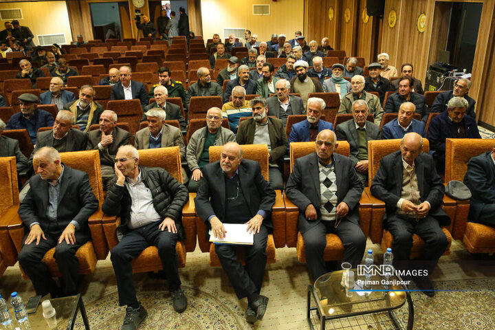 آیین تجلیل از پیشکسوتان انقلاب اسلامی در بازار اصفهان