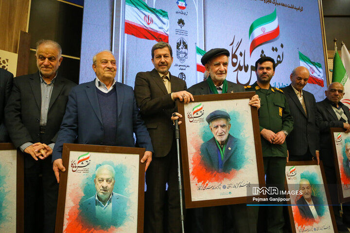 آیین تجلیل از پیشکسوتان انقلاب اسلامی در بازار اصفهان