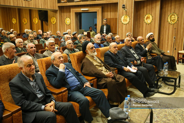 آیین تجلیل از پیشکسوتان انقلاب اسلامی در بازار اصفهان