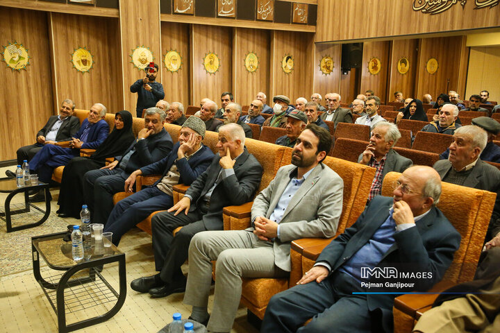 آیین تجلیل از پیشکسوتان انقلاب اسلامی در بازار اصفهان