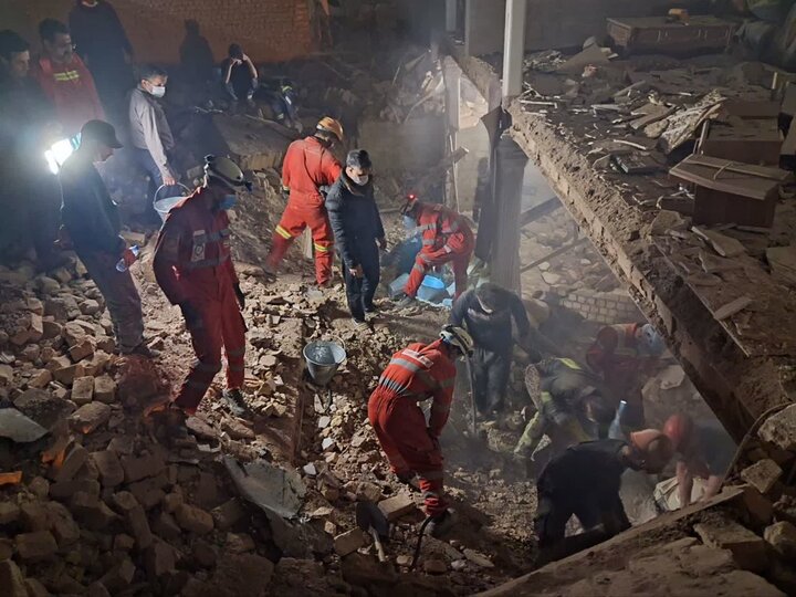 فوت یک نفر در حادثه انفجار ساختمان در خیابان نظامی گنجوی قم 