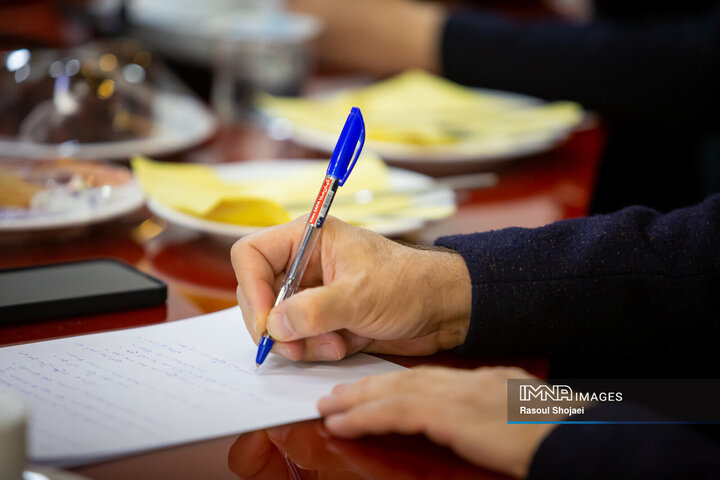 نشست صمیمانه جوانان با شهردار اصفهان