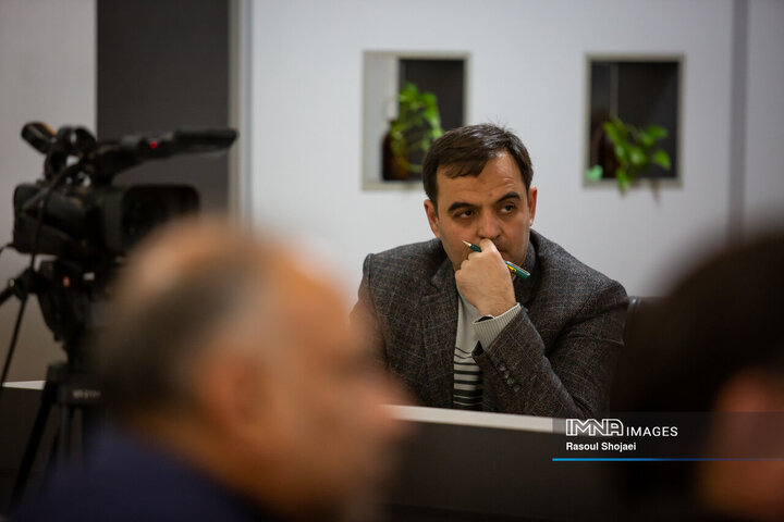 نشست صمیمانه جوانان با شهردار اصفهان