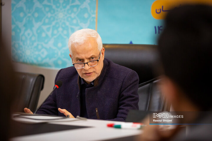 نشست صمیمانه جوانان با شهردار اصفهان