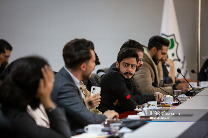 نشست صمیمانه جوانان با شهردار اصفهان