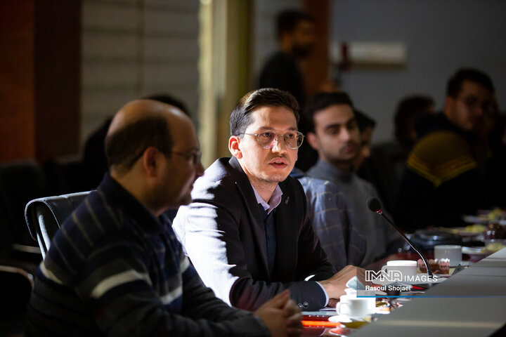 نشست صمیمانه جوانان با شهردار اصفهان