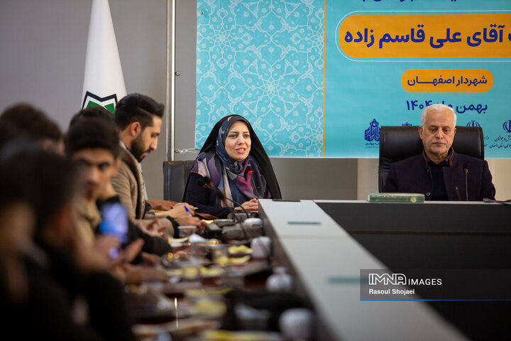 نشست صمیمانه جوانان با شهردار اصفهان