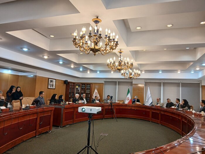 حدادعادل: دست هر کسی به خاقانی نمی‌رسد