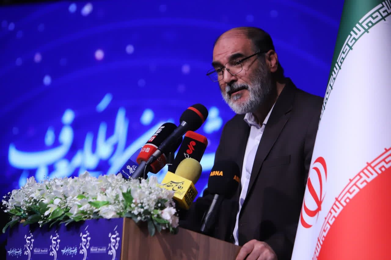 وین و پاریس میزبان آثار جشنواره بین‌المللی «معروف»/ «داریوش ارجمند» نشان معروف گرفت