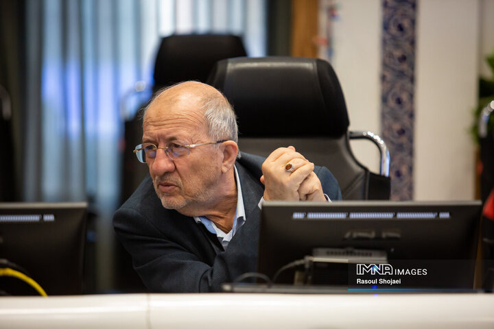 دولت باید از ظرفیت شوراهای شهر بهره بیشتری ببرد