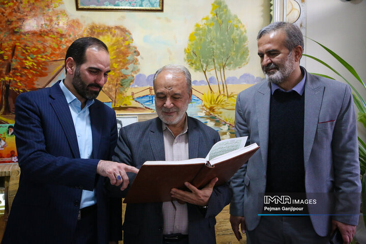 دیدار اعضای شورای شهر اصفهان با خانواده شهدای دفاع مقدس