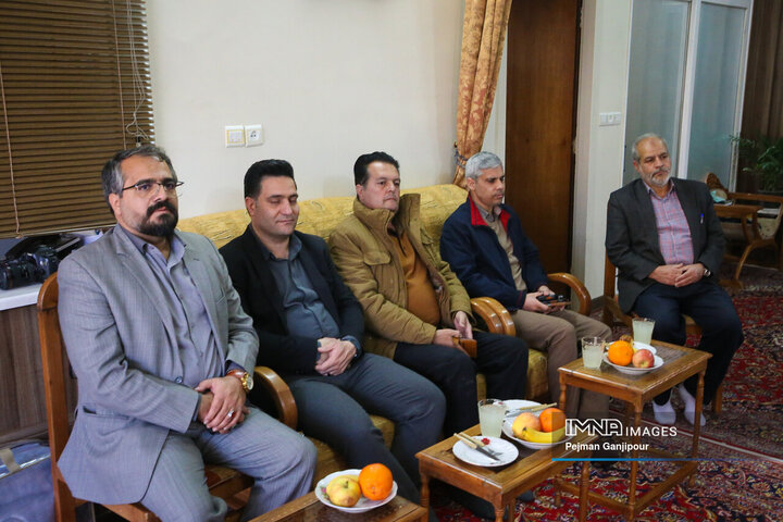 دیدار اعضای شورای شهر اصفهان با خانواده شهدای دفاع مقدس
