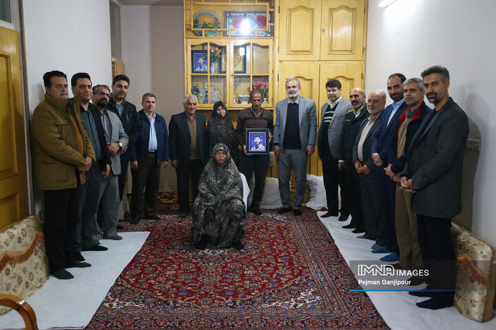 دیدار اعضای شورای شهر اصفهان با خانواده شهدای دفاع مقدس