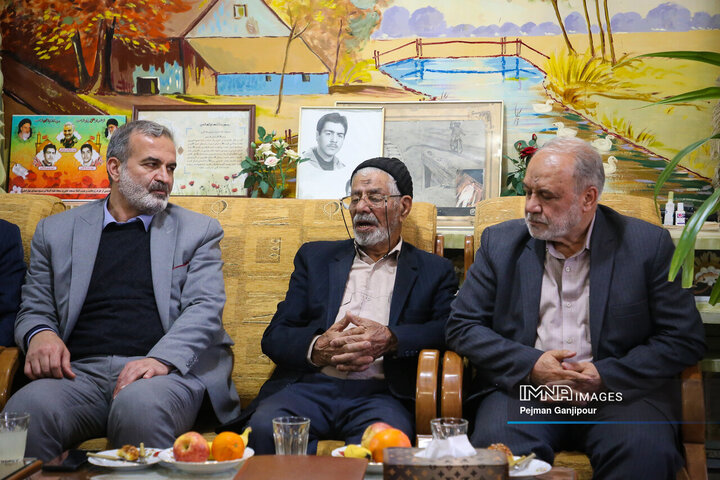 دیدار اعضای شورای شهر اصفهان با خانواده شهدای دفاع مقدس