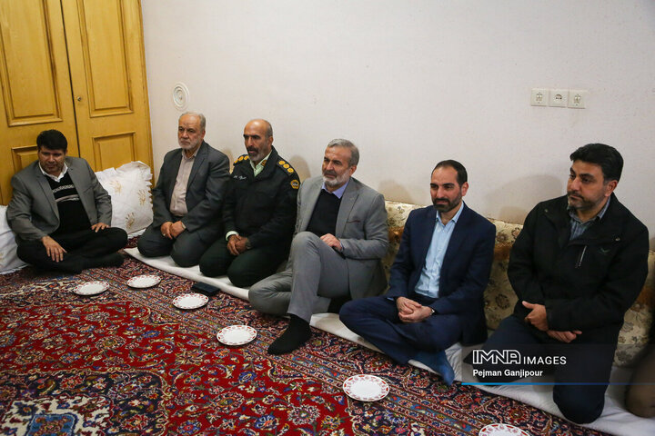 دیدار اعضای شورای شهر اصفهان با خانواده شهدای دفاع مقدس