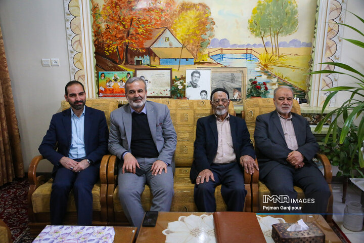 دیدار اعضای شورای شهر اصفهان با خانواده شهدای دفاع مقدس