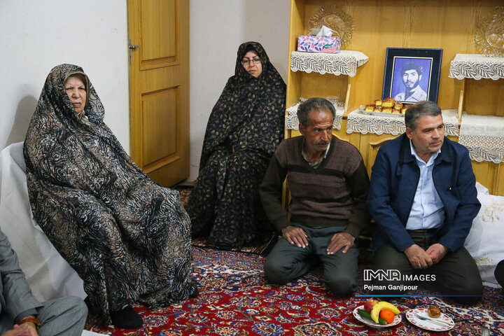 دیدار اعضای شورای شهر اصفهان با خانواده شهدای دفاع مقدس