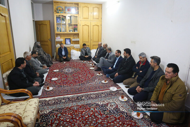 دیدار اعضای شورای شهر اصفهان با خانواده شهدای دفاع مقدس