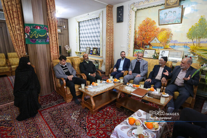 دیدار اعضای شورای شهر اصفهان با خانواده شهدای دفاع مقدس